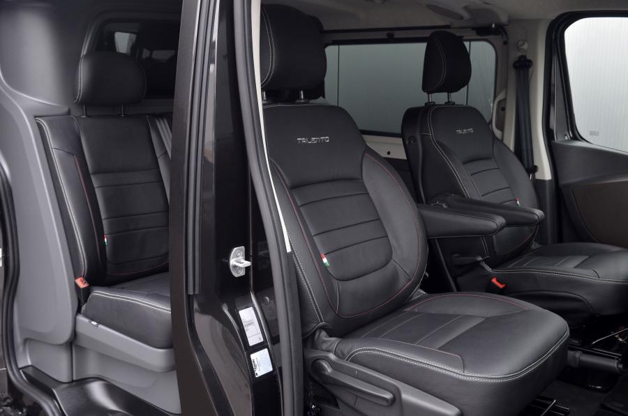 Интерьер Fiat Talento Crew Cab Squadra (296) 2017 года  (фото 3 из 9)